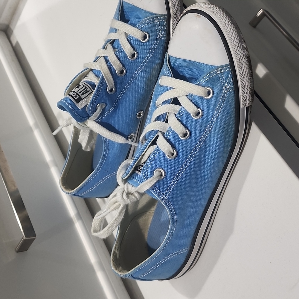 Baby blue converse - Picture 2 of 5